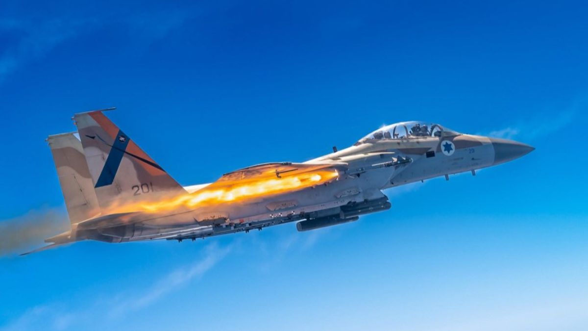 15 Israeli Air Force Jets Strike Houthi Ports in Yemen Amid Escalating Missile Threats
