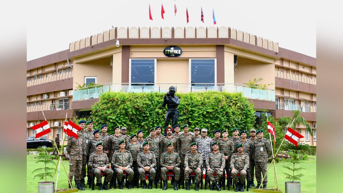 Army Commander Reviews Readiness of Strike One Corps, Counterterrorism Ops in Basantgarh