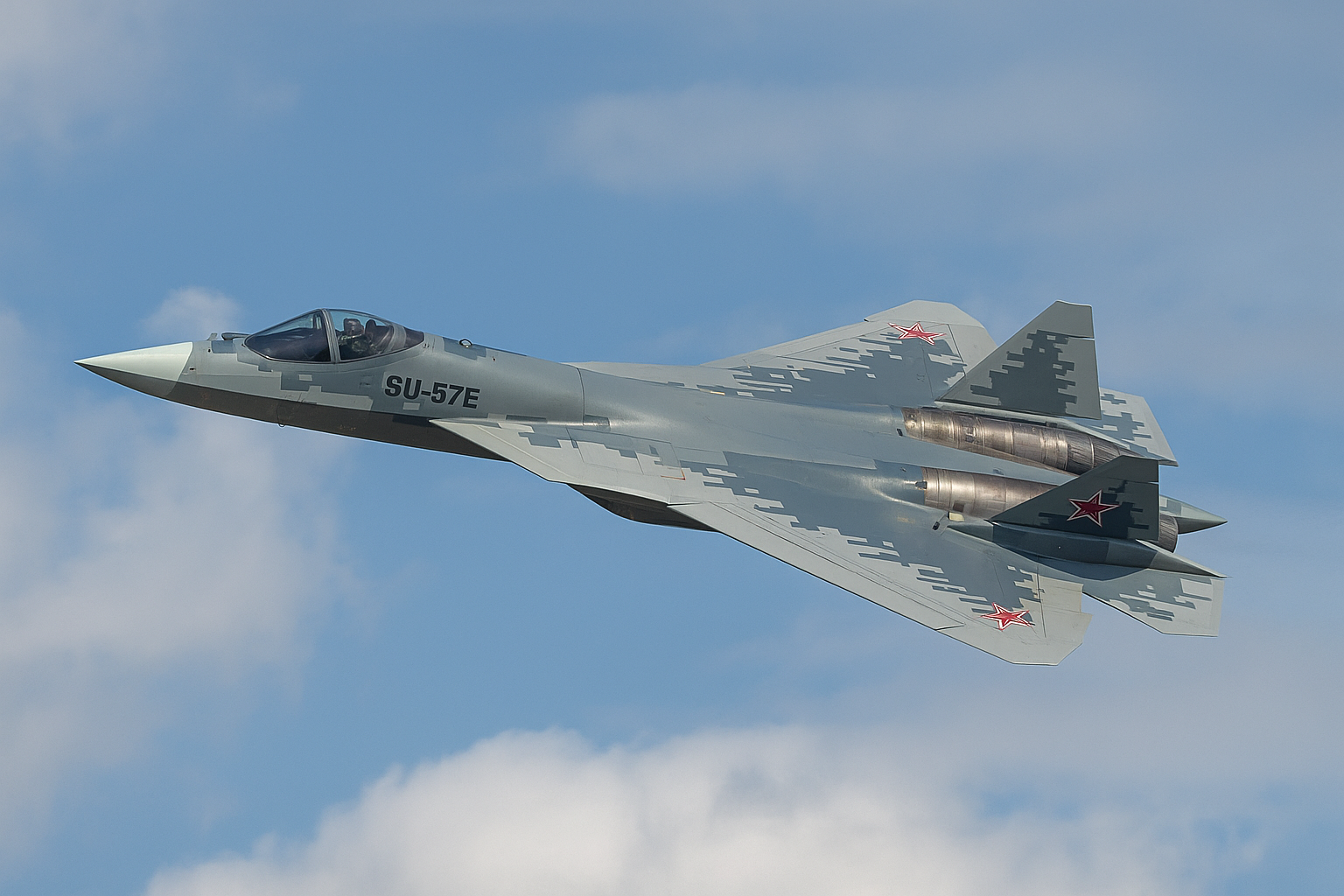 Russian Analyst Warns of Risks in India Acquiring F-35 Fighters, Cites Su-57E Combat Record