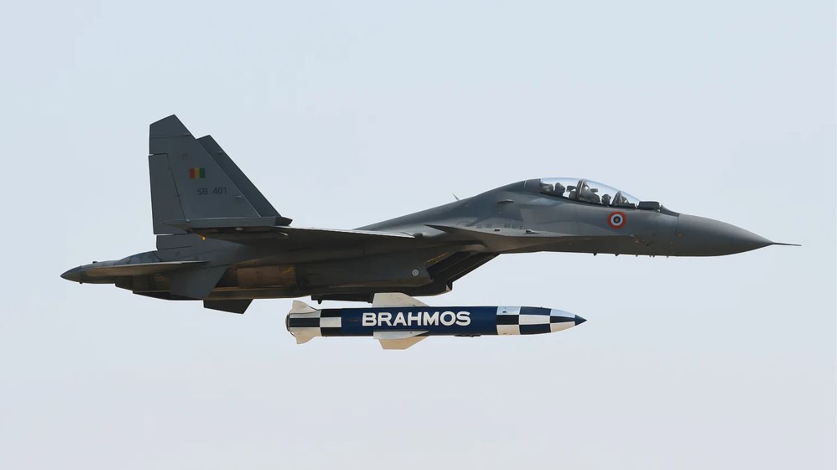 IAF Makes History: Su-30 Fighter Jets Conduct First-Ever Public Flypast Armed With BrahMos Missile