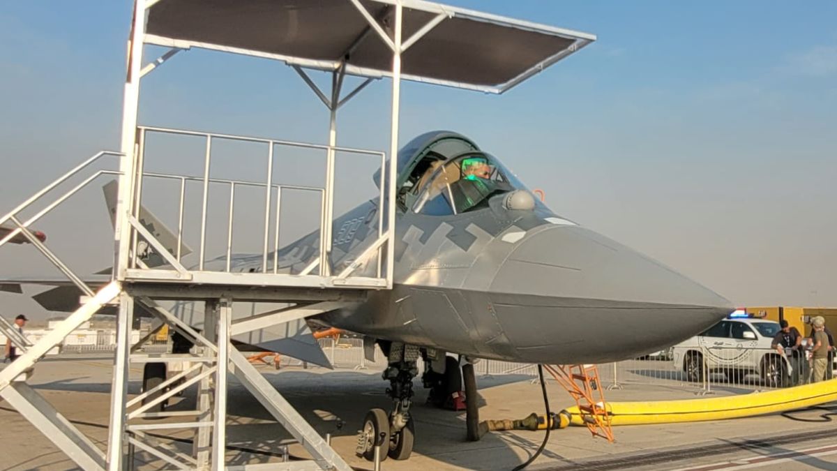 Moscow Uses Dubai Airshow to Court India With Su-57E and Deep Tech-Transfer Deal