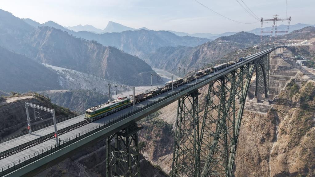 Tanks And Artillery Moved Into Kashmir As Indian Army Tests Rail Logistics