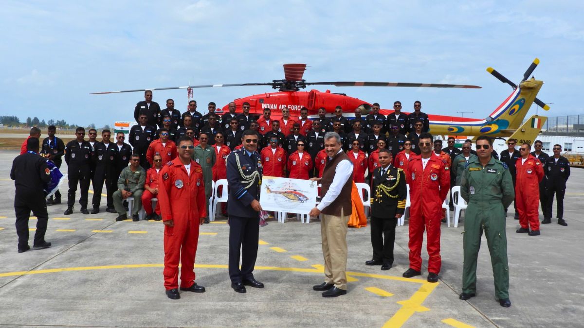 Central Air Command Chief Deepens Defence Ties At Singapore Airshow 2026; Interacts With Sarang Helicopter Team