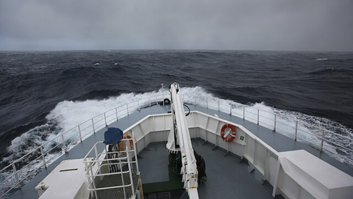 37 Indian Ships with Over 1,000 Seafarers Stranded in War-Hit West Asia, as Trump Decides to Escort Oil Tankers