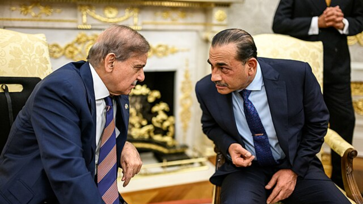 Pak Army Chief in Iran to Thrash Out Peace, Said to Visit US Next