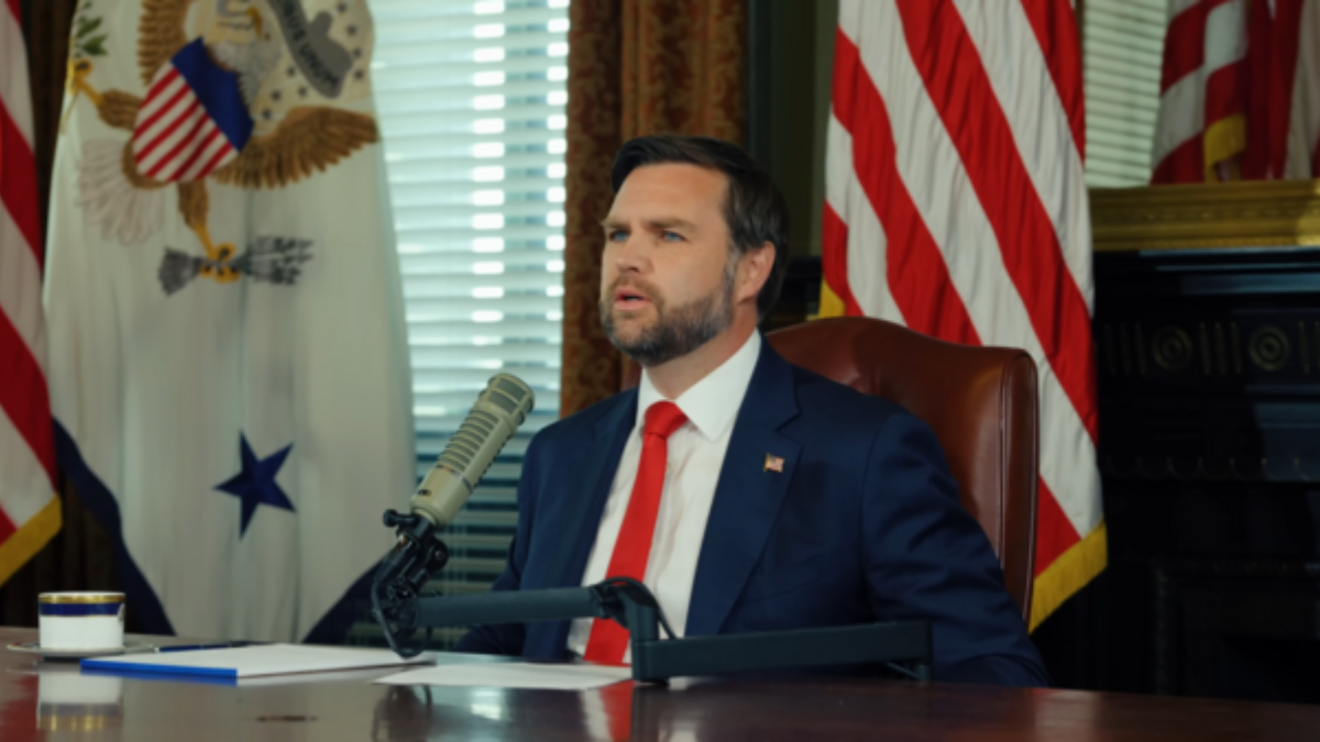 US Warships Cross Hormuz, Begin Demining Operations as Iran Threatens to Target Them