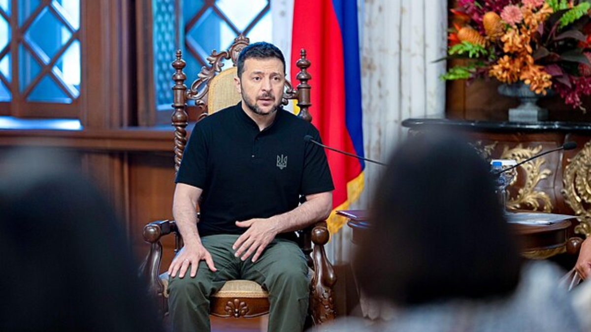 Zelenskyy Claims Robots Captured Russian Battlefield Position, First in Over 4-Year War